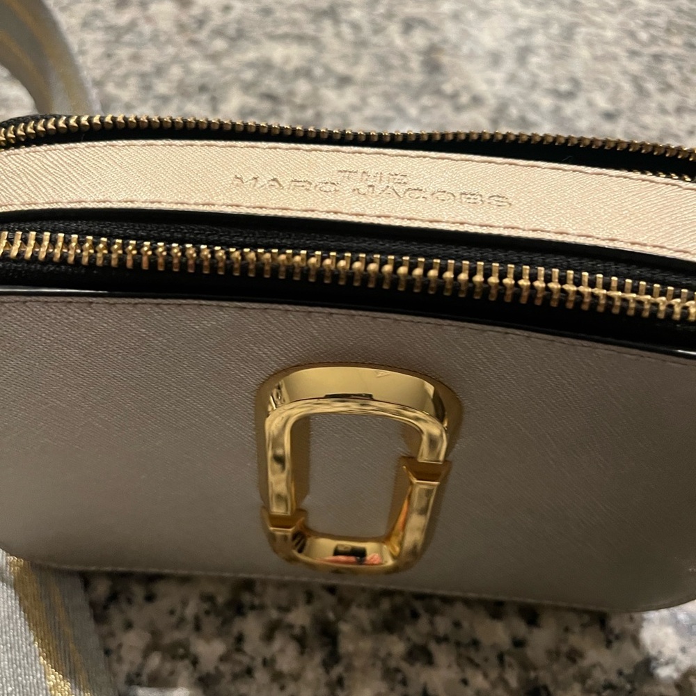Marc Jacobs Silver/ Gold Metallic Snapshot Crossbody Camera Bag NWOT - Picture 13 of 16